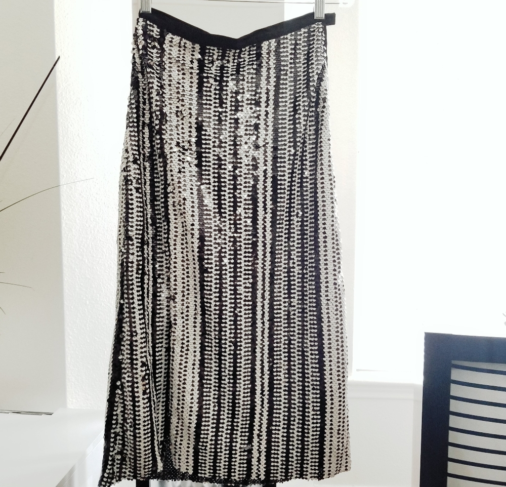 H&M Black Cream Sequined Midi Skirt Sz 2 Great for Christmas- Holiday Party